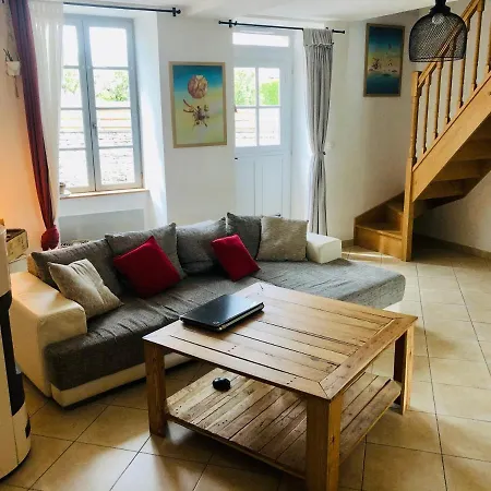 Jolie Maison, Calme Proche Des Commerces, Plan D'Eau Brûlon